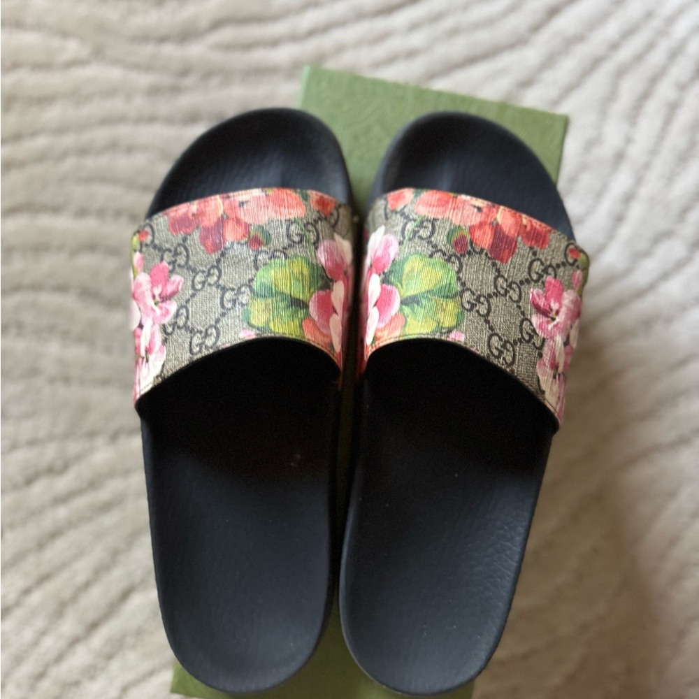 Gucci Black and Pink Floral Sandals